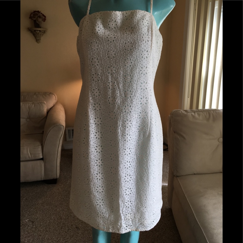 Sale 🎊ANN TAYLOR white eyelet dress